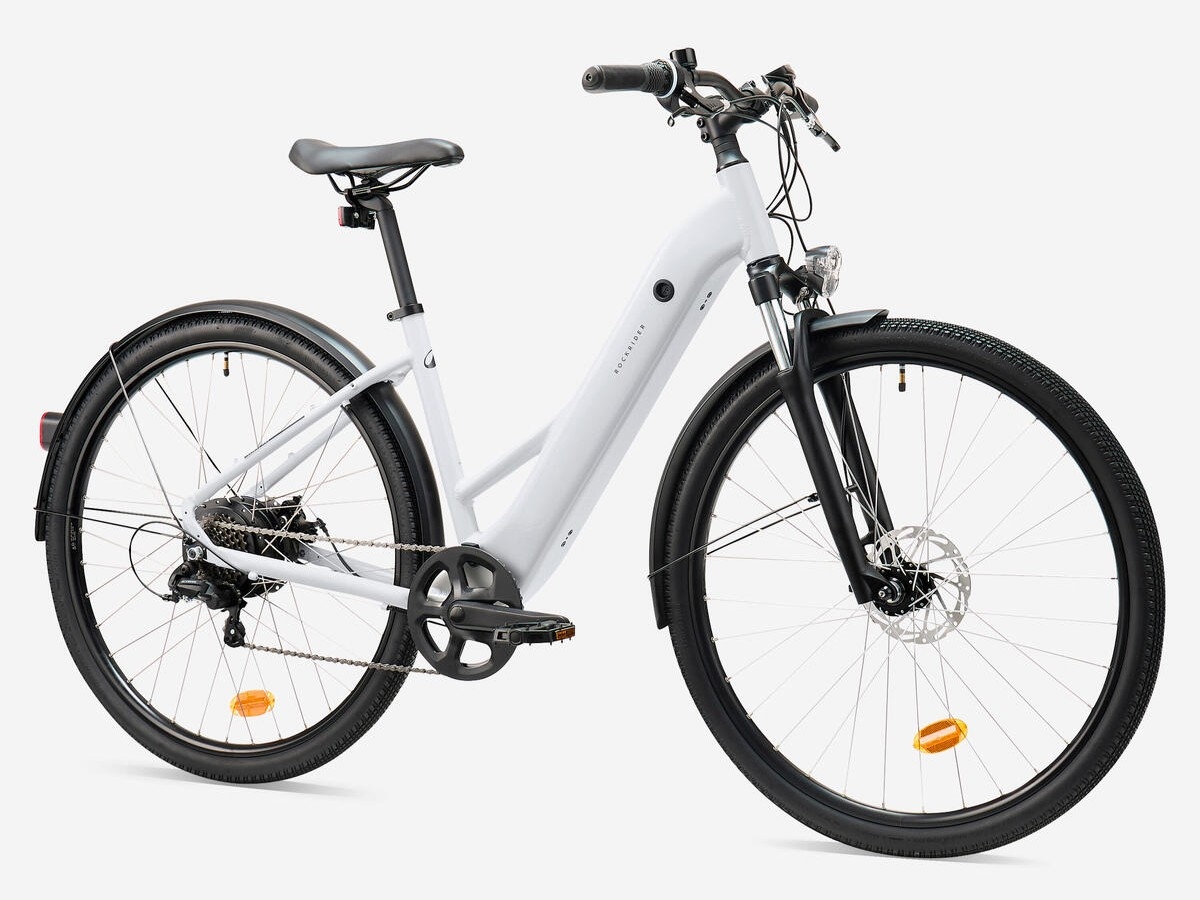 Decathlon تطلق الدراجة الكهربائية الاقتصادية Rockrider E-ACTV 100