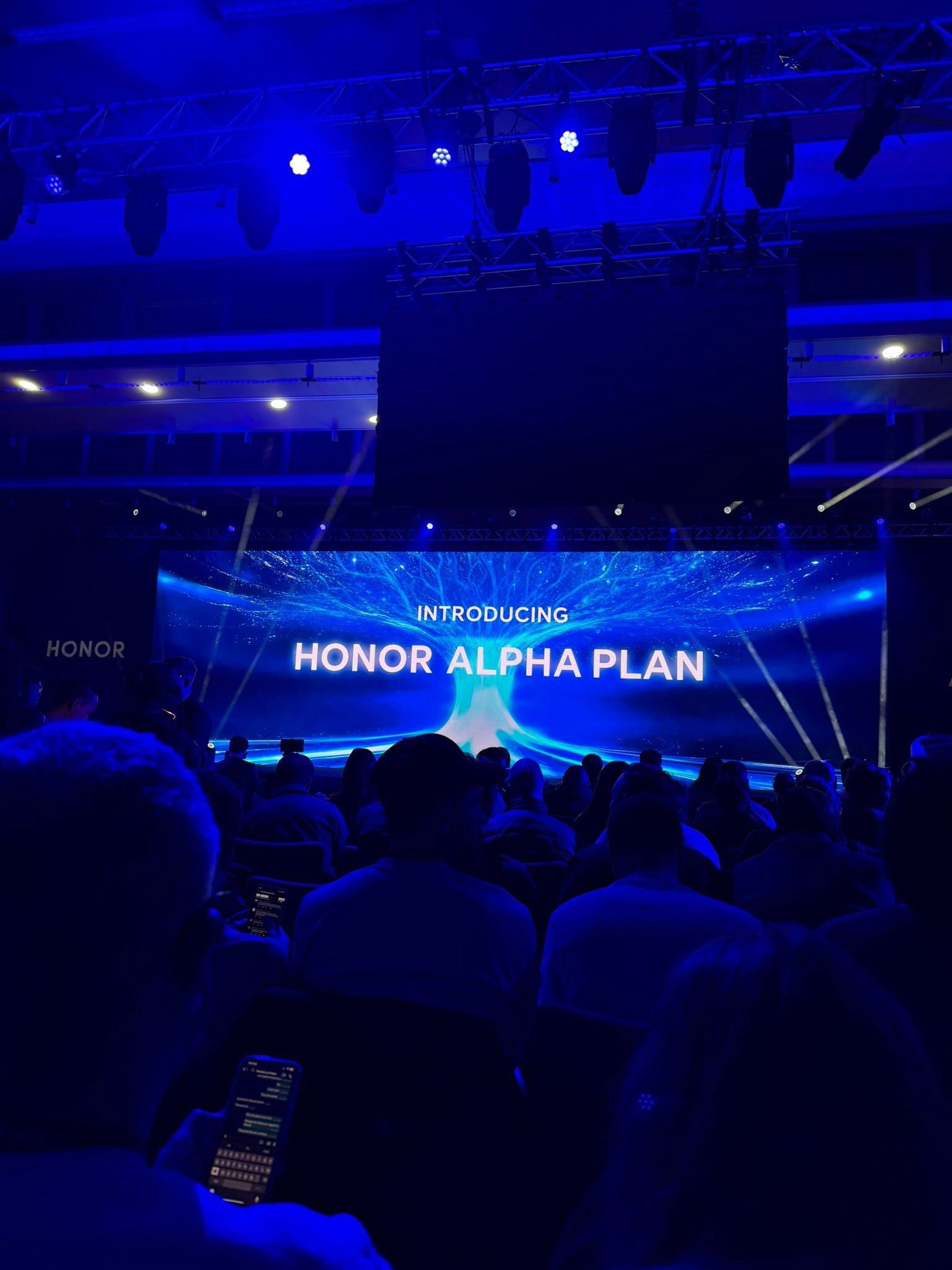 #MWC25 هونر تطلق خطة Alpha Plan الريادية و7 سنوات من تحديثات أندرويد والأمان لسلسلة Magic #HONORMWC2025
