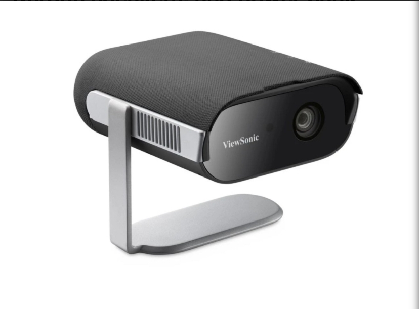 جهاز العرض المحمول M1 Max من Viewsonic: Google TV، سماعات Harman Kardon، ويعمل كبنك طاقة