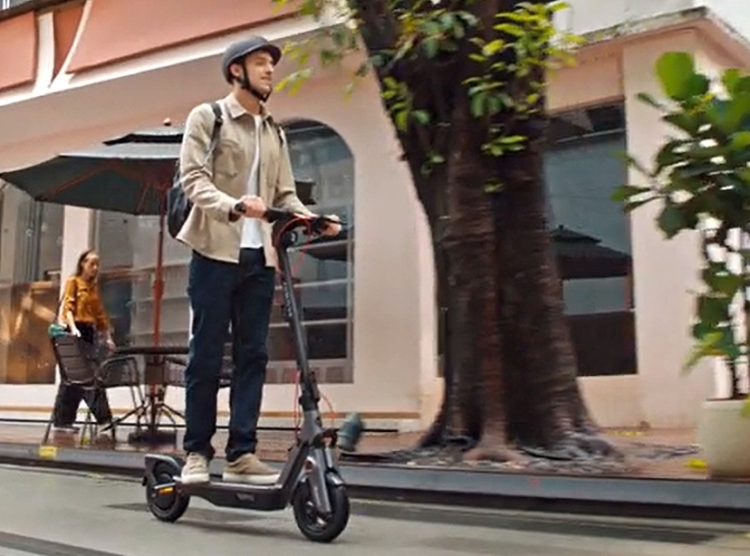 Segway تطلق سكوتر Ninebot F3 الكهربائي الجديد بشاشة ملاحة وإطارات ذاتية الإغلاق