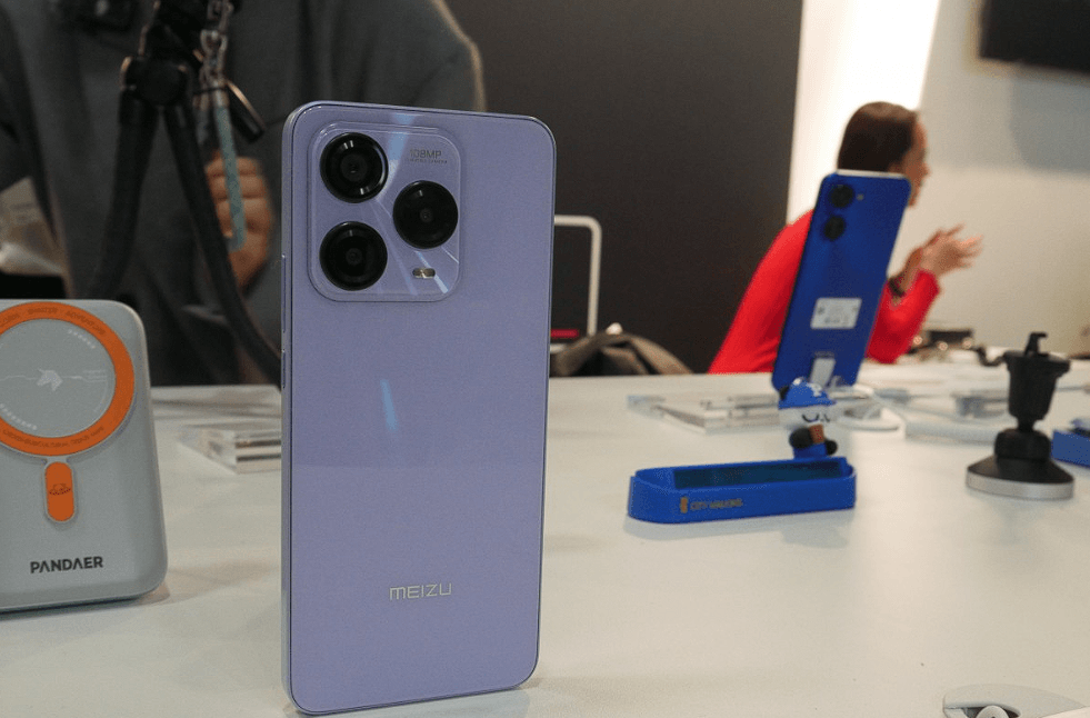#MWC25 ميزو تكشف عن هواتف جديدة ونظام Flyme AIOS