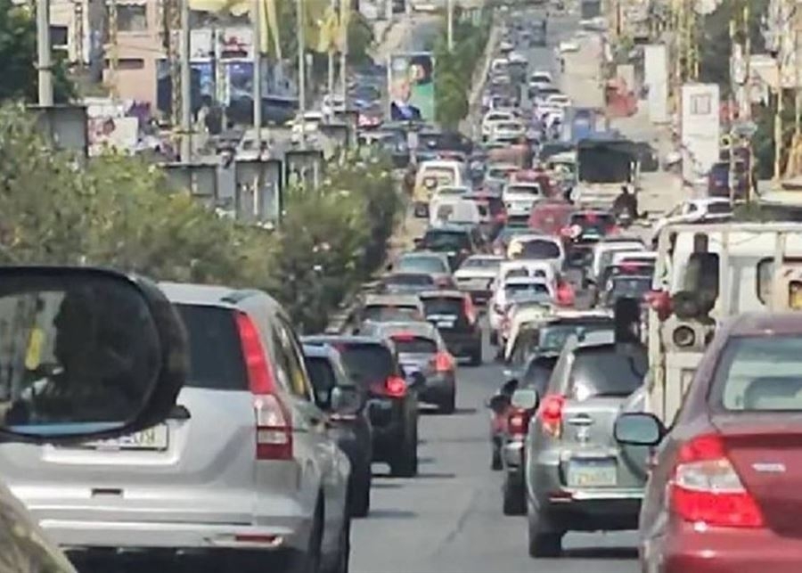 زحمة خانقة تشلّ عددًا من الطرقات صباح الثلاثاء