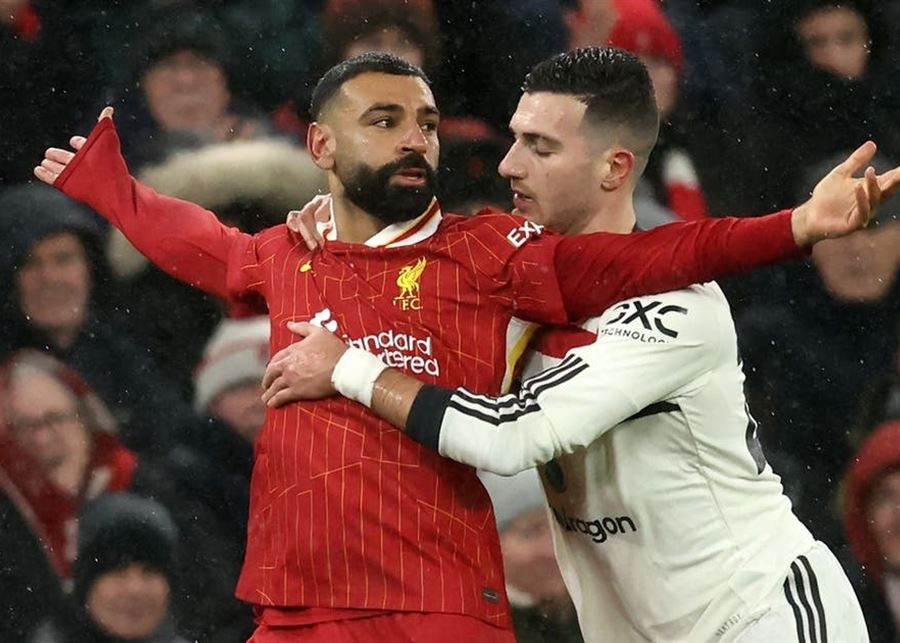 قرار صلاح الغريب يفاجئ ليفربول.. "تنازلت عن راتبي"