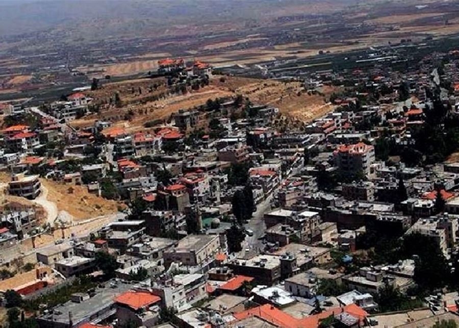 بالفيديو - سرقة وتحطيم زجاج سيارة النفايات في بدنايل - بعلبك.. ما علاقة رئيس البلدية السابق؟