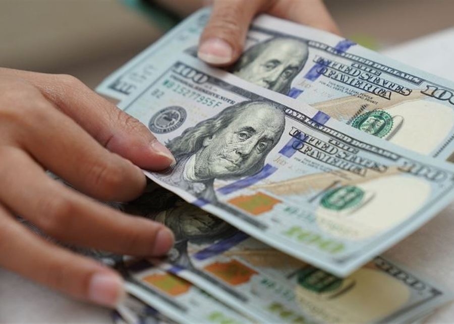 الدولار يخسر مكاسب فوز ترمب بسبب الرسوم الجمركية