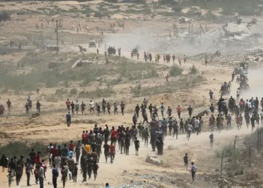 قاتل جديد في غزة.. انقلاب شاحنة مساعدات يودي بحياة 20