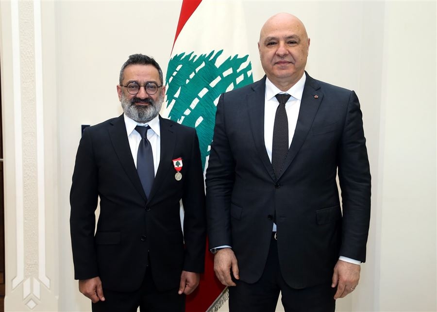 بالصور- جورج خباز مُكرّمًا في قصر بعبدا