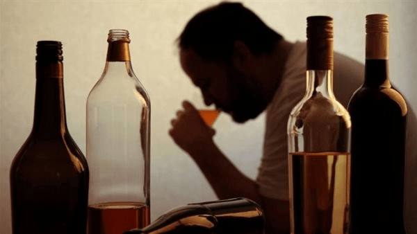 صانع نبيذ فرنسي يُنتج أكثر من نصف مليون زجاجة مزورة