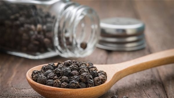 يعزز الهضم ويمنع الإسهال، فوائد الفلفل الأسود ومخاطر الإفراط في تناوله