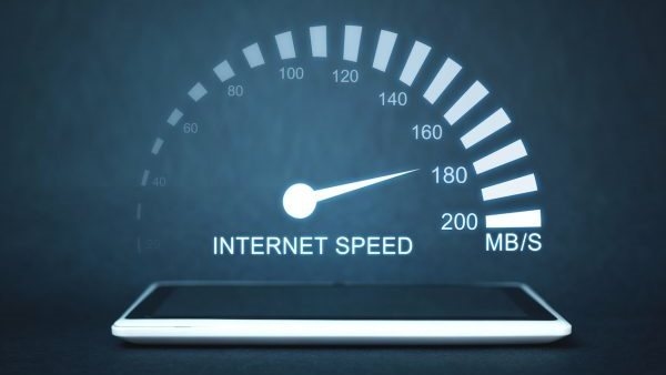 بعد حريق سنترال رمسيس، كيف تقيس سرعة الإنترنت عبر تطبيق (fast)