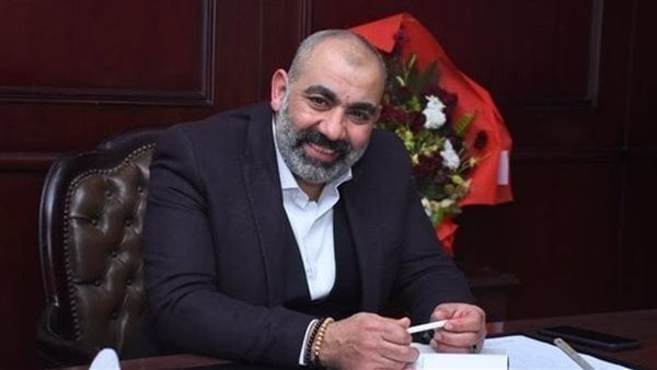 الفنان محسن منصور يتغزل في زوجته على الهواء: السند الحقيقي في الأوقات الصعبة
