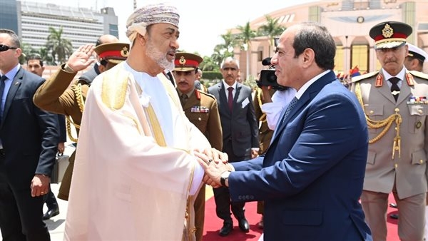سلطان عمان يهنئ الرئيس السيسي بعيد الفطر المبارك