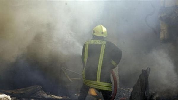 الدفع بـ 3 سيارات إطفاء لإخماد حريق محل في عين شمس