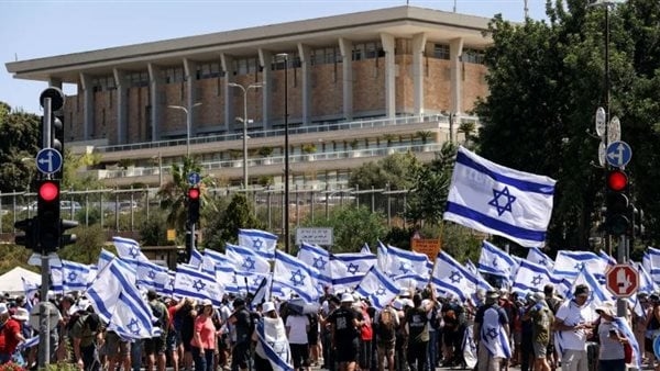 رئيس الكنيست لـ ماكرون وستارمر: أقيموا الدولة الفلسطينية في لندن أو باريس