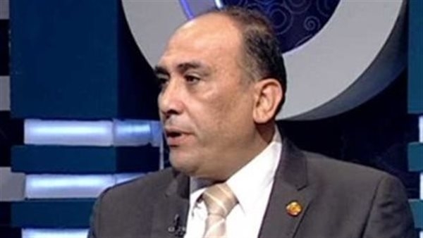 هل يشهد العالم اندلاع حرب تجارية عقب فرض أمريكا رسوما جمركية جديدة؟ خبير اقتصادي يجيب