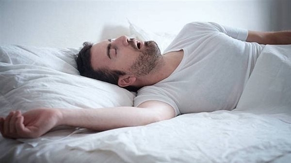 طرق علاج الشخير أثناء النوم، ومتى يدل على الإصابة بحالة صحية طارئة؟