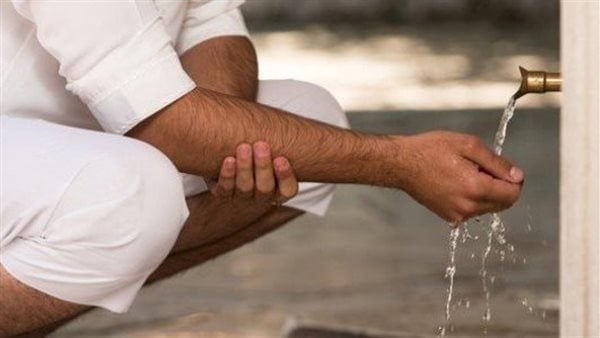 هل يجوز التيمم حال انقطاع المياه يومًا كاملًا؟ أمينة الفتوى تجيب