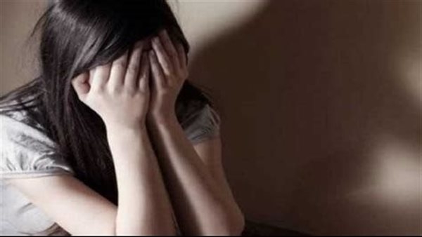 اعتداء وحشي وتشوه بالوجه، خلاف طالبات على صداقة شاب يحول حياة سارة إلى كابوس