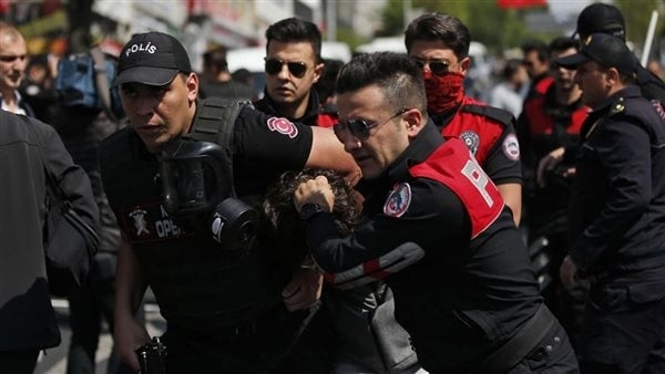 اعتقال 40 شخصًا بينهم رئيس بلدية أسطنبول بتهم الفساد
