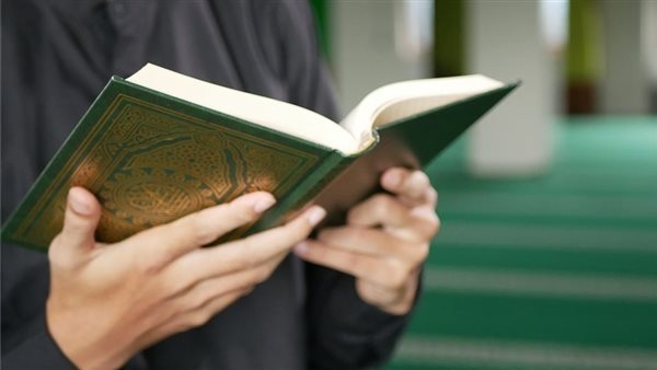 ما حكم الصلاة بالقراءات الشاذة؟، رد حاسم من دار الإفتاء