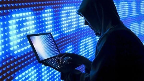 حبس وغرامة، عقوبة اصطناع حسابات خاصة ونسبها زورا للغير بقانون جرائم الإنترنت