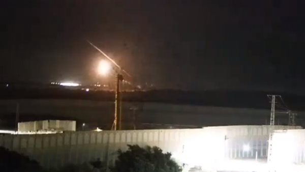 دوي انفجار قوي في سديروت وانقطاع الكهرباء بغلاف غزة