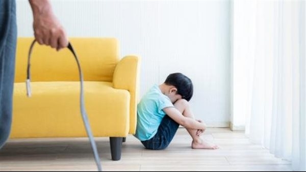 استشارى يحذر من أضرار ضرب الأطفال على الدماغ