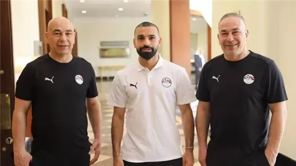جلسة بين التوأم ومحمد صلاح عقب انضمامه لمعسكر الفراعنة، ما التفاصيل؟