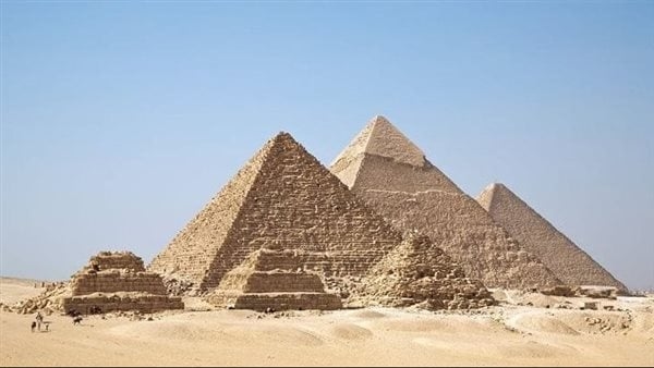 باستخدام تقنيات نظم إضاءة صديقة للبيئة، تحديث نظام الإضاءة الداخلية للأهرامات