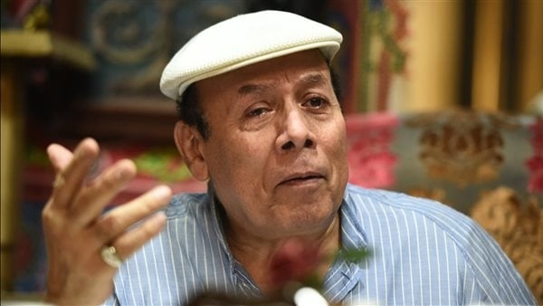 أحمد ماهر يفجر مفاجأة بشأن خلافه مع عادل إمام: كان عاوز ياكل من أكلي (فيديو)
