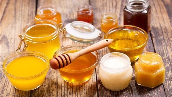 فوائد العسل الأبيض، يعالج نزلات البرد والأنفلونزا والإمساك ويخفض الكوليسترول