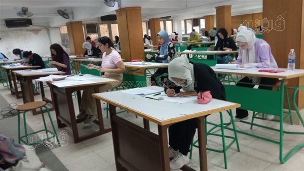 طلاب الأول والثاني الثانوي بمحافظتي القاهرة والجيزة يستكملون اليوم امتحانات نهاية العام