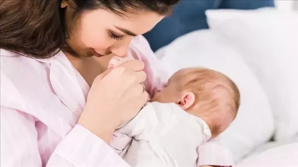 الصحة العالمية تكشف فوائد إرضاع المولود أول ساعة بعد ولادته