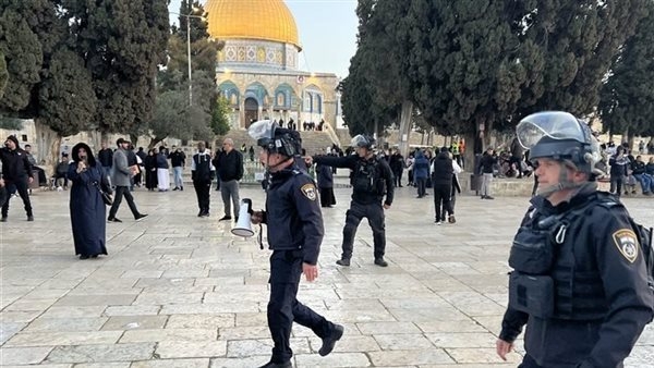 حراس المسجد الأقصى يتصدون لمحاولة اقتحام مستوطنين