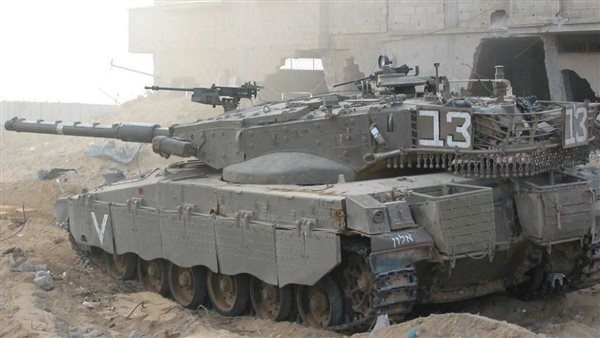 الفصائل الفلسطينية تعلن استهداف دبابة ميركافا إسرائيلية شرق خان يونس