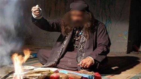كيف يردع القانون السحرة والدجالين ويمنعهم من التلاعب بالمواطن؟