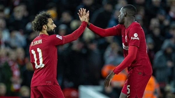 نجم ليفربول يتجاهل محمد صلاح ويرشح هذا اللاعب للفوز بجائزة الكرة الذهبية