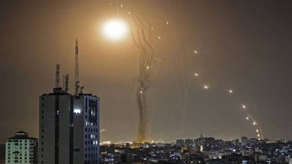أجبر 4 ملايين إسرائيلي على الاختباء، الحوثيون يكشفون نوع الصاروخ الذي استهدف مطار بن جوريون