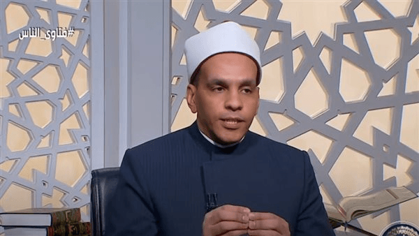 هل يجوز للتجار رفع أسعار السلع بنيّة التصدق بالفارق لصالح الفقراء والمحتاجين؟ (فيديو)