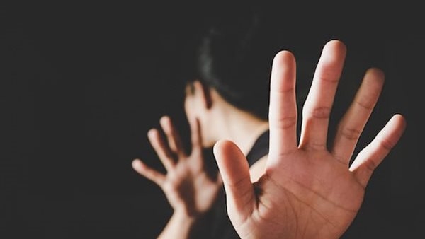 إحالة عاطل متهم بالتحرش بطفلة داخل حديقة للمحاكمة