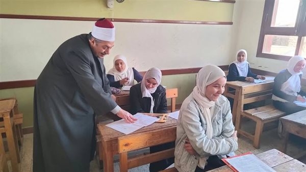 انطلاق امتحانات الشهادتين الابتدائية والإعدادية الأزهرية غدًا.. التشديد على منع كافة وسائل الغش.. التنبيه على المراقبين بتفتيش الطلاب.. ومنع دخول اللجان بعد 5 دقائق من توزيع الأسئلة