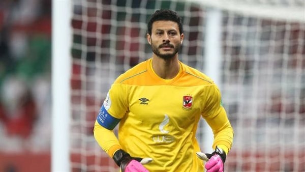 مشادة قوية بين الشناوي ومحمد شوقي مع حكم مباراة الأهلي والهلال السوداني (فيديو)