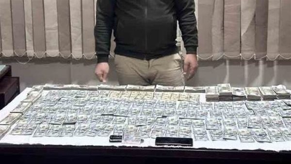 ضبط قضايا اتجار بالنقد الأجنبي بقيمة 12 مليون جنيه خلال 24 ساعة