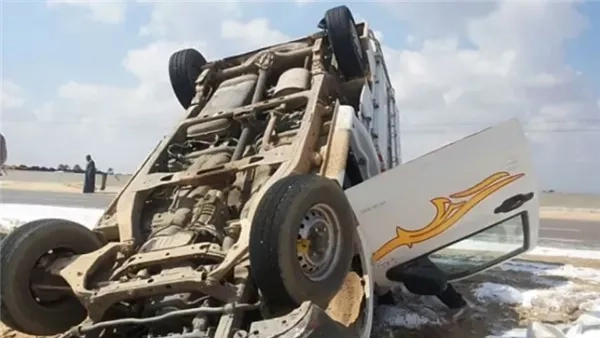 إصابة 11 شخصا في انقلاب سيارة بالطريق الصحراوي الغربي بالمنيا