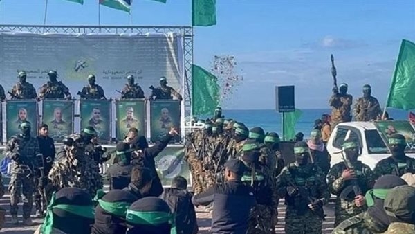 والدة أسير إسرائيلي في غزة: حكومة نتنياهو مسئولة عن هشاشة صفقة التبادل