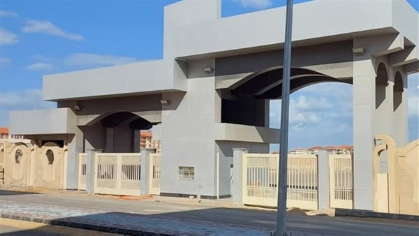محافظ دمياط يعلن قرب الانتهاء من أعمال توصيل مرفق الكهرباء للنادي الرياضي برأس البر