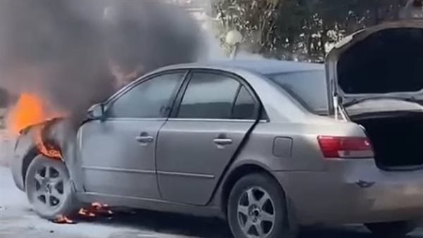 النيابة تنتدب المعمل الجنائي لبيان سبب حريق سيارة أمام إدارة المرور بـ 15 مايو