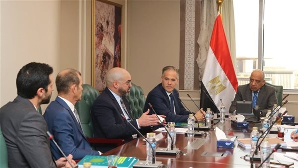 وزير الكهرباء يبحث مع جنرال اليكتريك تحسين كفاءة الشبكة وخفض استهلاك الوقود
