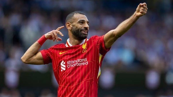 نجم إنجلترا: محمد صلاح الأحق بجائزة الكرة الذهبية 2025