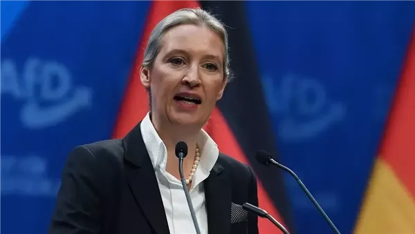 معلومات عن أليس فايدل المرشحة لمنصب مستشارة ألمانيا.. متزوجة بامرأة وإلغاء الحجاب وإخراج بلادها من الاتحاد الأوروبي أبرز أهدافها.. والرئيس الأمريكي ترامب أهم داعميها